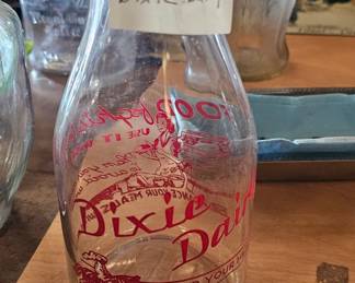 GLASS DIXIE DAIRY MILK JUG VINTAGE