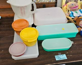 TUPPERWARE LOT