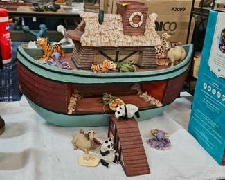 NOAHS ARK DISPLAY