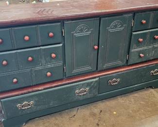 DRESSER / SIDEBOARD