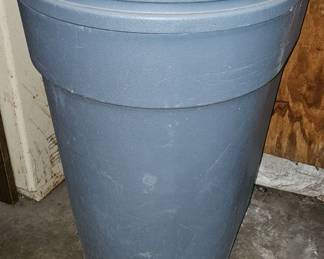 GARBAGE CAN