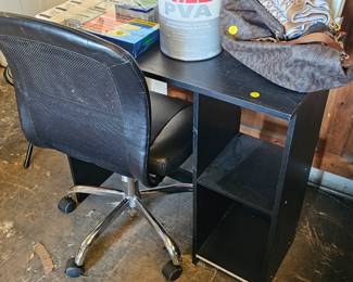 DESK WITH ROLLING OFFICE CHAIR