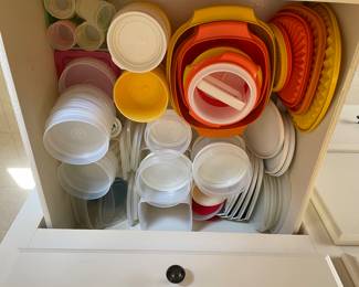 Lots of vintage tupperware in excellent condition