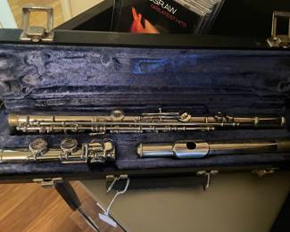 very old vintage flute....in great shape