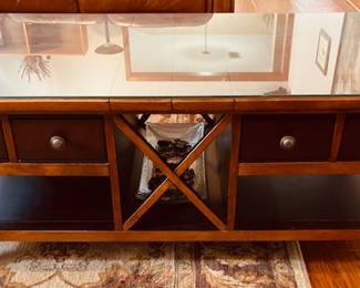 Bassett Solid Wood Coffee Table w/Glass Topper.