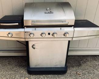 Char-Broil Designer Series Stainless 5 Burner Propane Gas Grill. Works Great!