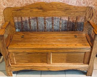 Vintage Oak Wood Spindled Storage Bench.