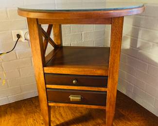 Bassett End/Accent/Lamp Table 2 drawer w/Glass Top.