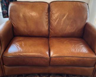 Bassett Leather Love Seat. Top Condition.