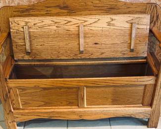Vintage Oak Wood Spindled Storage Bench.