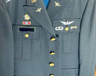 Vintage US Army Uniform. Dry Cleaned in TOP CONDITION.