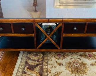 Bassett Solid Wood Coffee Table w/Glass Topper.