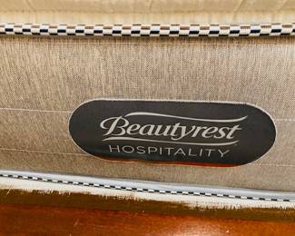Queen Beautyrest Mattress. Top Condition.