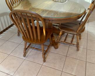 Classic Oak Wood 5 Pc. Dining Set w/Glass Topper.