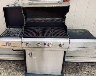 Char-Broil Designer Series Stainless 5 Burner Propane Gas Grill. Works Great!