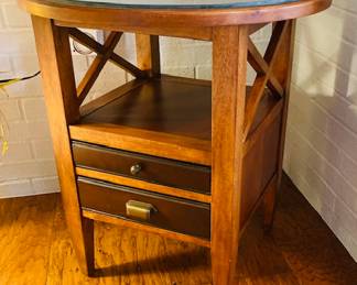 Bassett End/Accent/Lamp Table 2 drawer w/Glass Top.