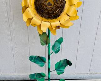 32" Metal Sunflower Flower Garden Stand.