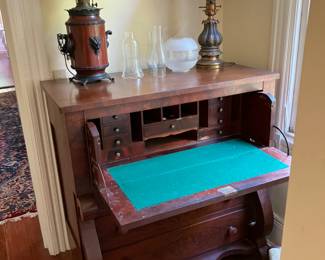 Desk with great Globe Lamp