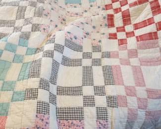 Vintage quilt.. for its age, it's in great condition.