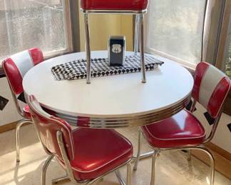 Retro Chrome Diner Style Tablwe with Chairs