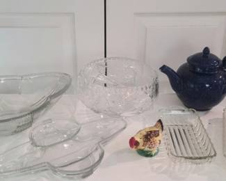 More serving fishes, tea pot