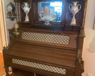 Antique Farrand Pump Organ  Detroit Michigan 