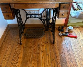 Antique singer sewing machine 