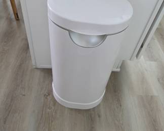 Baby diaper Genie ... I would so use this for my doggies pee pads 