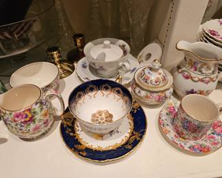 English bone china... tea cups!