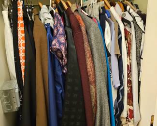 Several nice pieces of women's clothing. Sizes small to medium.