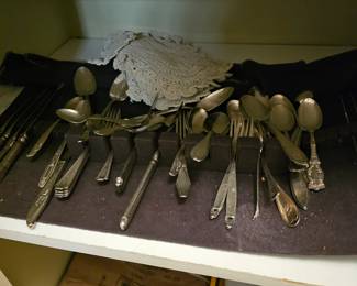 Random flatware pcs.