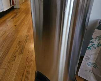 Functional trash deposit