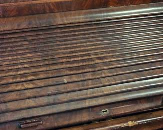 Antique roll top desk! Very well made!