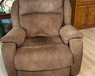 Massaging recliner 