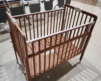 Nice folding baby crib