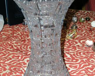 Huge Lattice and Rosettes Cut Glass Vase by Hawkes. Circa 1915. Extremely rare American Brilliant cut glass vase, this exact vase is pictured on page 277 of "Rarities of American Brilliant Period Cut Glass" by Herbert Weiner and Freda Lipkowitz. Many experts consider this to be the finest cut glass pattern ever made. 14" x 8".  Excellent condition. Fair Market Appraisal in Feb. 2024 for $5,700. Asking $2,995.