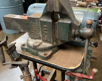 heavy duty bench vise, The Chas Parker Co, NO 246