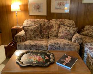 Lane love seat, cocktail coffee table with pull up top
