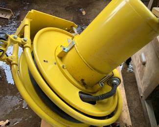 wall or ceiling mount pneumatic hose reel