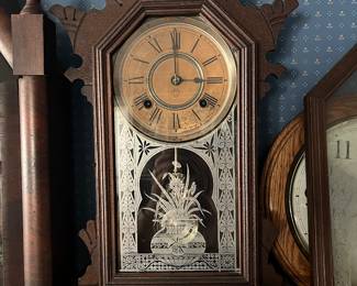 Antique mantle clock