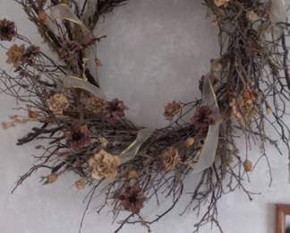 Natural tones of taupe, cream, gold and brown make this beautiful dried wreath.  Apx 32" diameter.