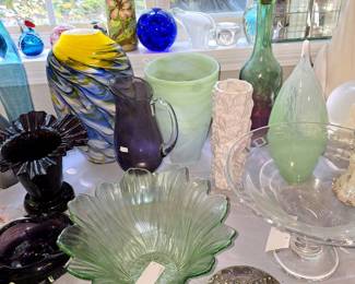 Cloisonne lidded trinket box.