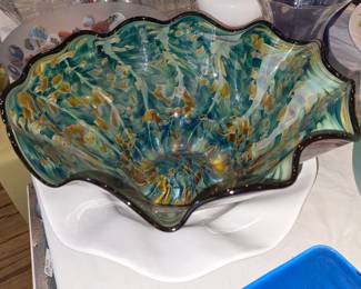 Stunning art glass bowl