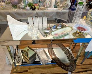 Mirrored entry table