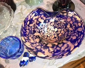 Stunning art glass bowl