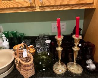 A89 - Lots of individually priced kitchen items!