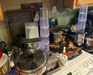 A86 - Lots of individually priced kitchen items!