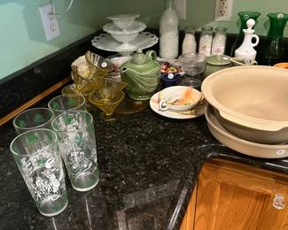 A88 - Lots of individually priced kitchen items!