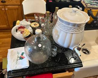 A96 - Lots of individually priced kitchen items!