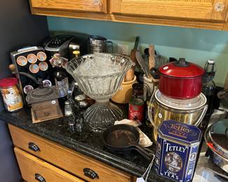 A85 - Lots of individually priced kitchen items!